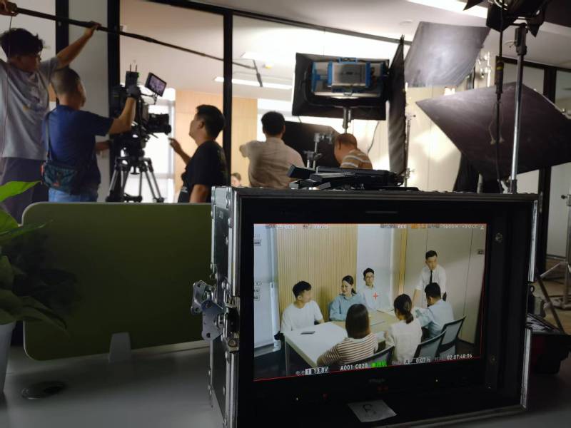 永修县TVC拍摄公司：科技产品视觉化大师，诠释未来感与功能美学